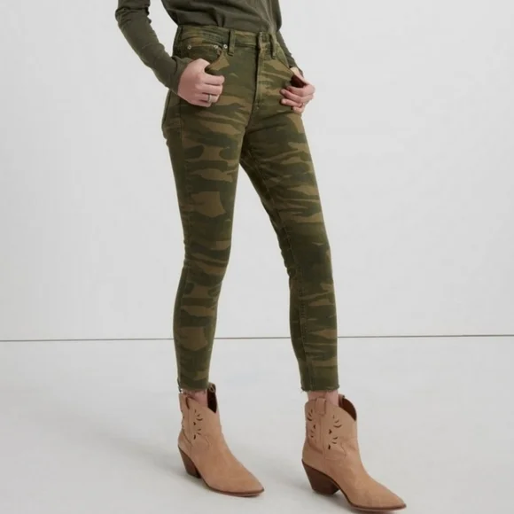 Lucky Brand Camo Bridgette Crop Jeans (0/25) - Picture 3 of 8